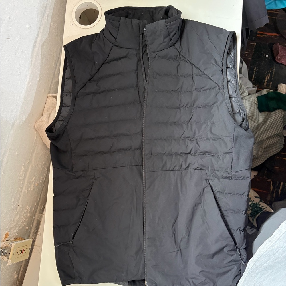 Lululemon Men’s Large Down for it all Quilted Puffer Vest - Zipper